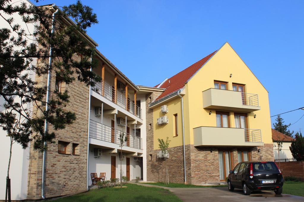 Gyulai Brill Apartman Δωμάτιο φωτογραφία