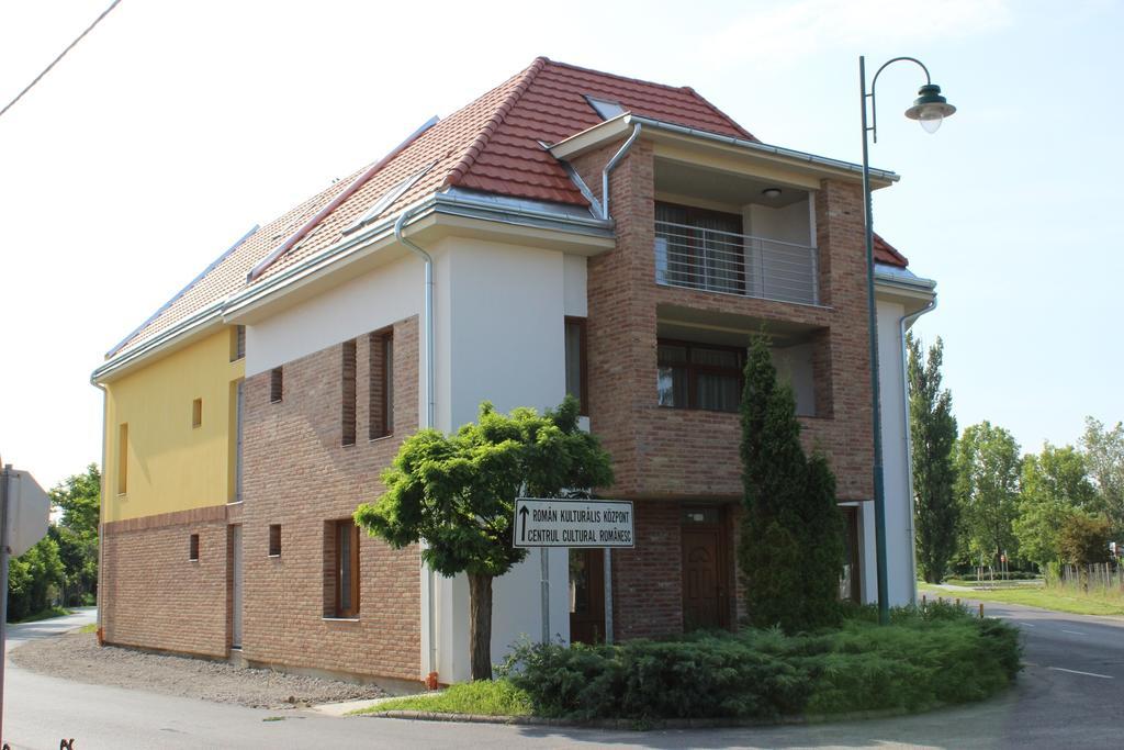 Gyulai Brill Apartman Δωμάτιο φωτογραφία