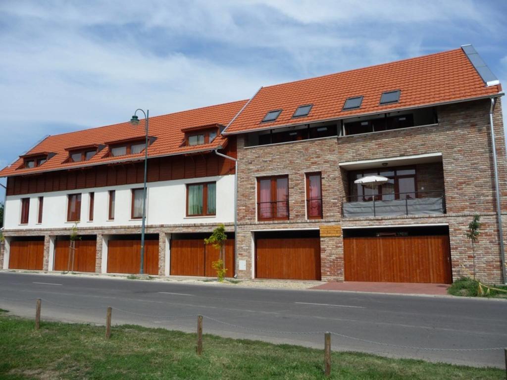 Gyulai Brill Apartman Δωμάτιο φωτογραφία